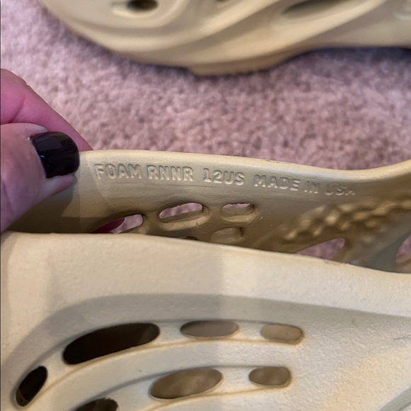 Adidas Yeezy Yellow Foam Runner sneakers - Picture 2 of 5